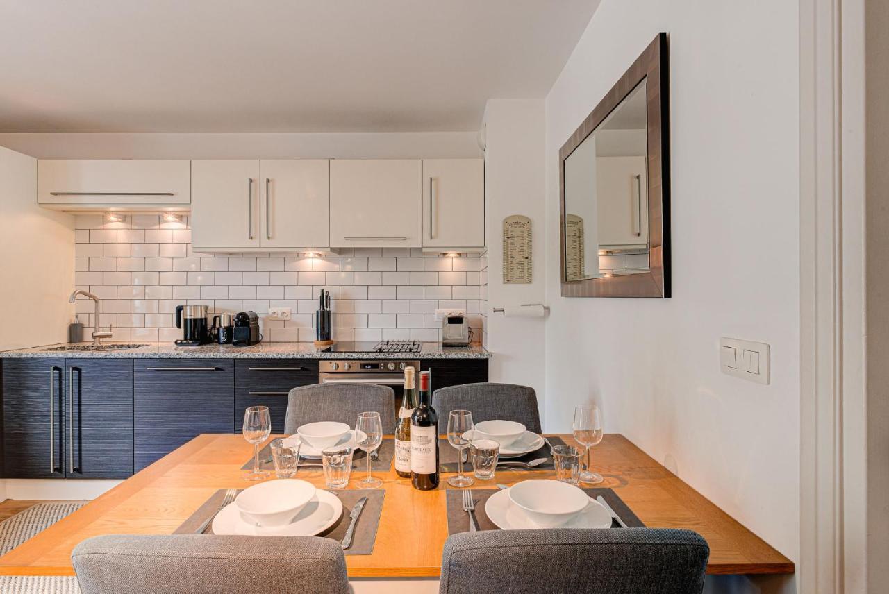 Apartment Cosmiques - Alpes Travel - Central Chamonix - Sleeps 4 Exterior photo