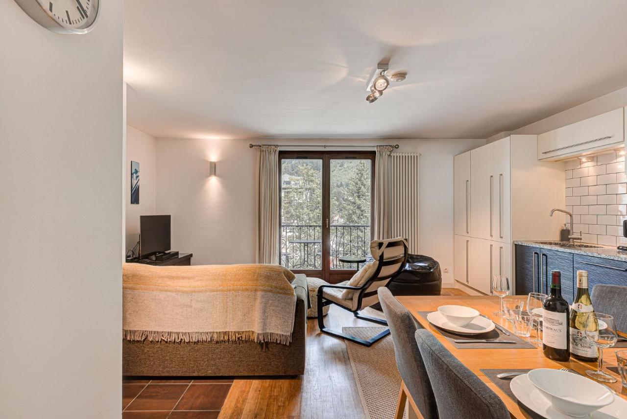 Apartment Cosmiques - Alpes Travel - Central Chamonix - Sleeps 4 Exterior photo